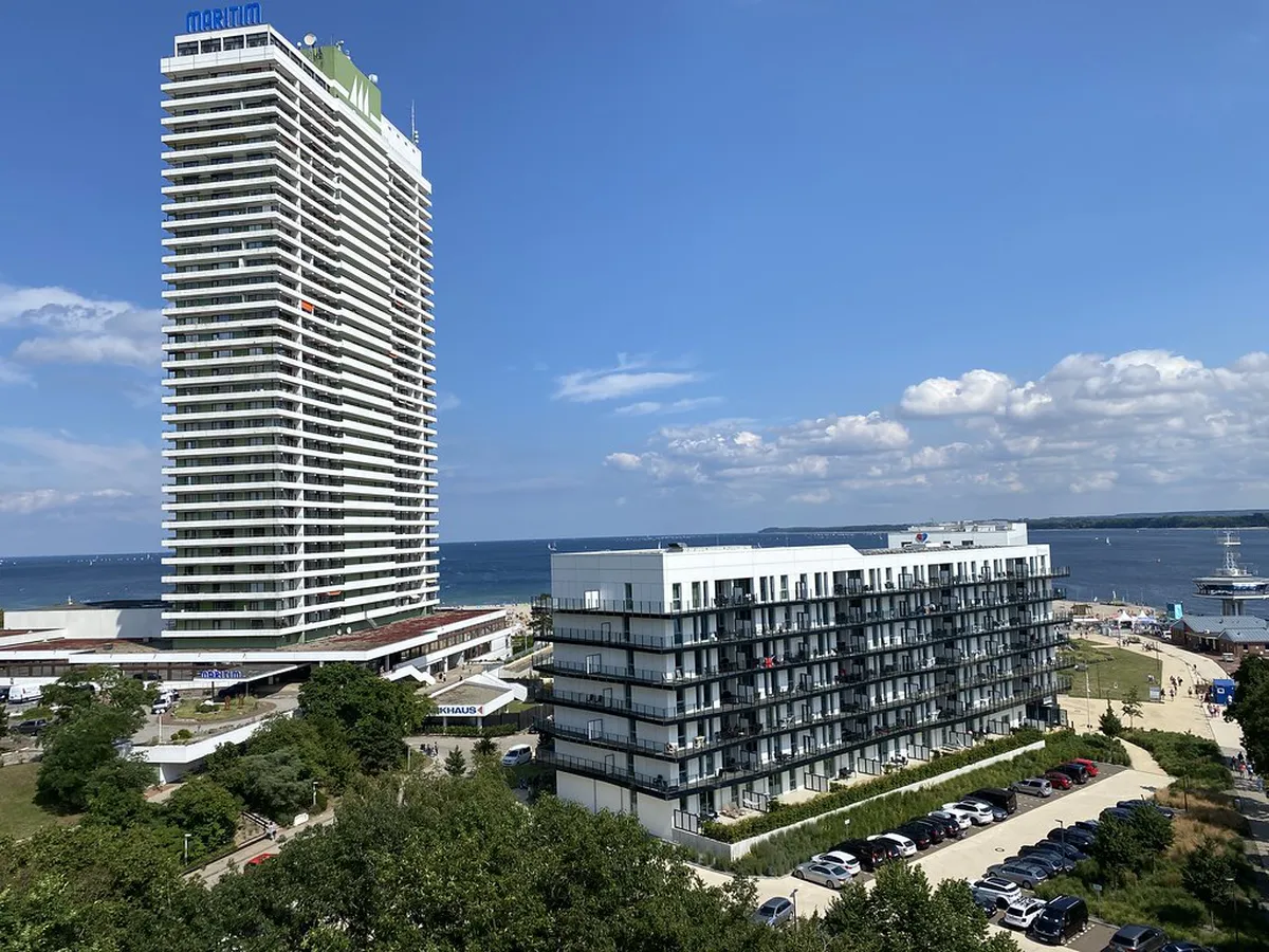 Top Restaurants Directly Overlooking Holy Trinity Column