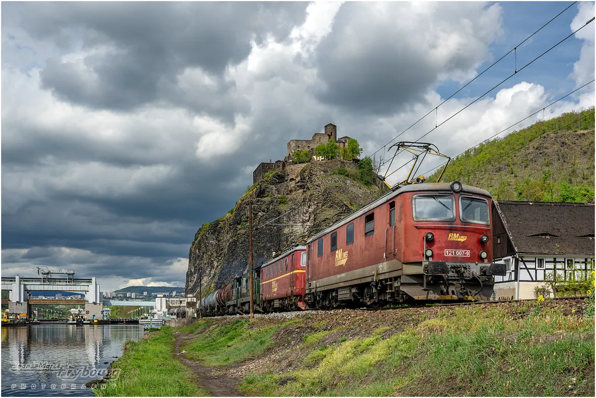 Best Castles near Plzeň by Train: 10 Top Day Trips