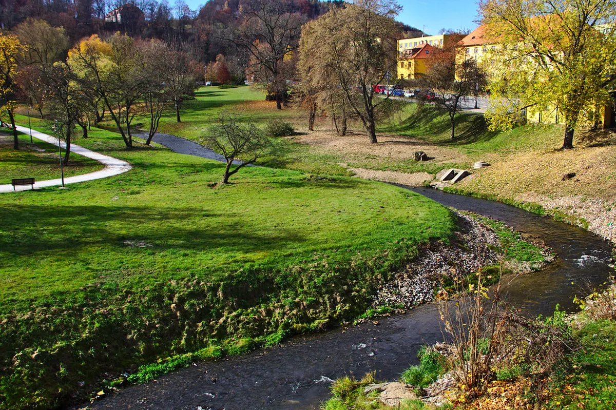 Where to Park at Bohemian Paradise Main Entrance: 10 Best Spots